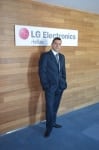 Ο επικεφαλής του τμήματος κινητής τηλεφωνίας της LG Electronics στην Ελλάδα, Δημήτρης Βάθης.