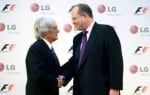 lg_formula-1 Από αριστερά προς τα δεξιά, ο Bernie Ecclestone, Chief Executive Officer (CEO) του Formula One Group και ο Dermot Boden, Chief Marketing Officer (CMO) της LG Electronics.