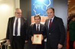 Hatta Navigator Ο κ. Ανδρέας Στυλιανόπουλος, Πρόεδρος και Διευθύνων Σύμβουλος του ταξιδιωτικού οργανισμού Navigator παραλαμβάνει το βραβείο από τον κ. Αριστοτέλη Θωμόπουλο, Πρόεδρος της Ένωσης Ξενοδόχων Θεσσαλονίκης.