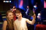 DSC_RX100M3_Lifestyle_wWomen_ExpOct2015_Selfie_2-1200