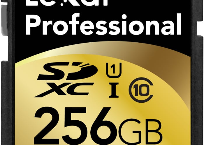 256GB-SDXC-card-02