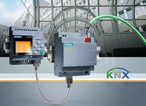 Mit dem Kommunikationsmodul Logo! CMK2000 lässt sich die aktuelle Logikmodul-Reihe Logo! 8 von Siemens in den Gebäudesystembus KNX integrieren. Logo! 8, ausgelegt für kleinere Automatisierungslösungen, kann nun in Kombination mit dem neuen Kommunikationsmodul für Aufgaben der Gebäudeautomation eingesetzt werden, zum Beispiel für Überwachung, Zugangskontrolle, Klimatisierung, Beleuchtung, Beschattung und Bewässerung bis zur Pumpensteuerung.The Logo! communications module CMK2000 enables the latest Logo! 8 logic module series from Siemens to be integrated into the KNX building system bus. Logo! 8 is designed for smaller automation solutions. It can now be used in combination with the new communication module for building automation tasks, such as surveillance, access control, air-conditioning, lighting, shading and watering through to pump control.