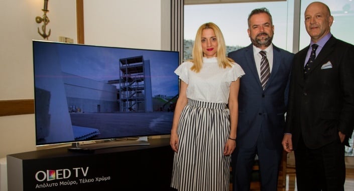 (από τα αριστερά στα δεξιά): η κα Τζώρτζια Σταυροπούλου, Corporate & Business Units Marketing Manager LG Electronics Hellas, ο κ. Άρης Κουτελός, Managing Director, LG Electronics Hellas και ο κ. Χριστόφορος Στράτος, Μέλος του Δ.Σ. του Ναυτικού Ομίλου Ελλάδος.
